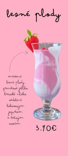 Smoothie lesné plody v pohári s čerstvou jahodou